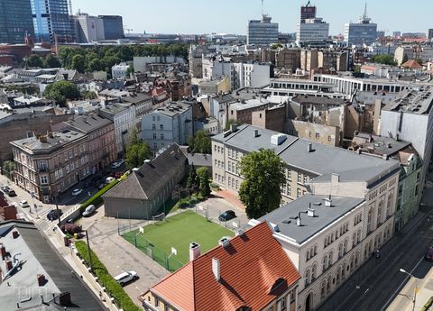 WIĘCEJ ROŚLIN PRZY SZKOŁACH