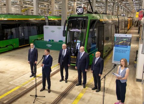 NOWE TRAMWAJE NA TORACH W POZNANIU
