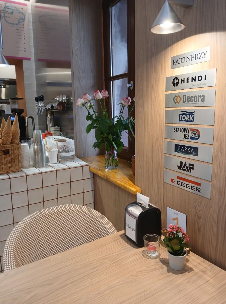 decora barka tekst art