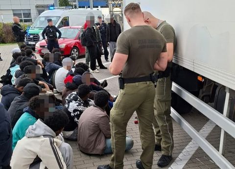 EMIGRANCI ZNALEZIENI W CHŁODNI